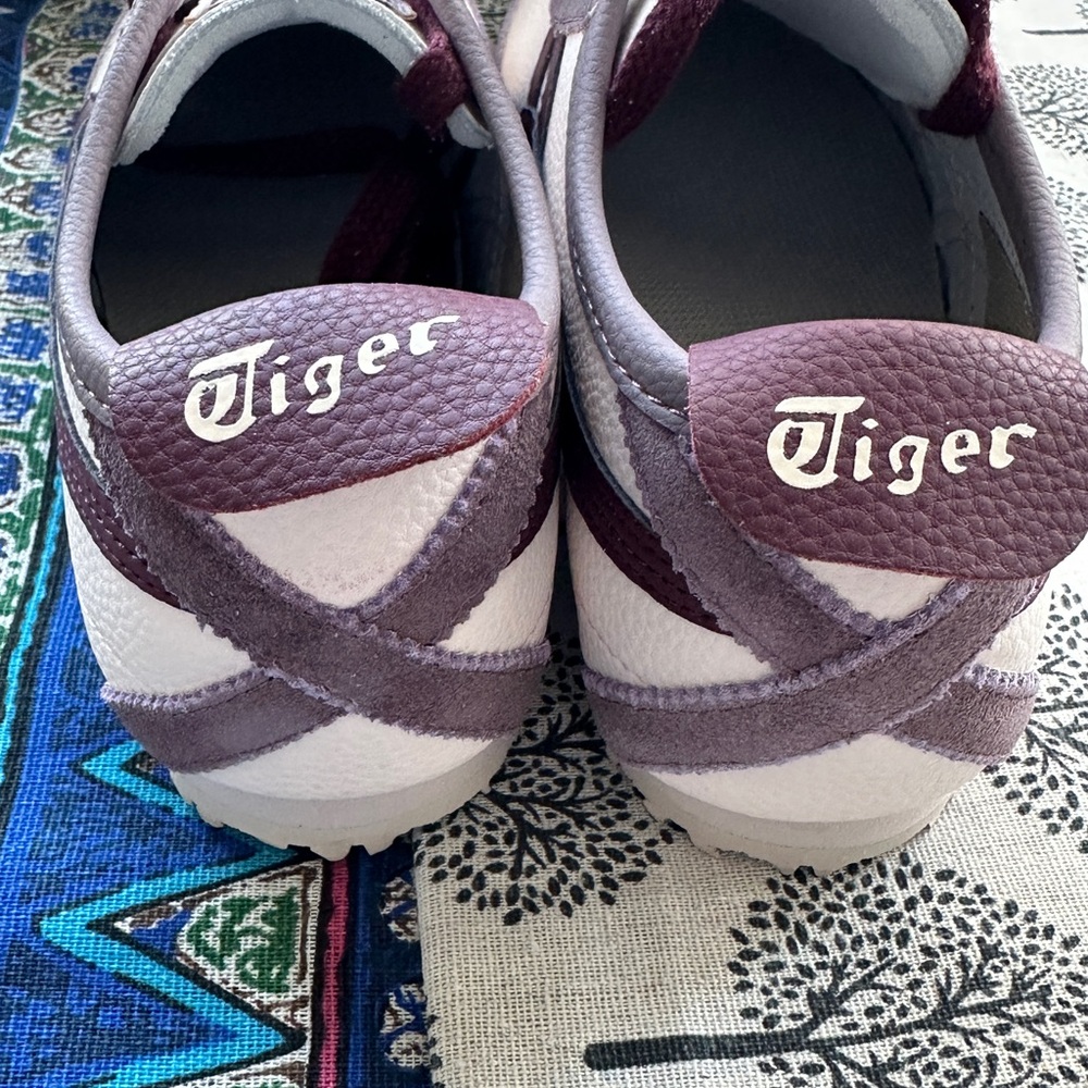 Onitsuka Tiger Mexico 66 Sneakers in White & Burgundy - Picture 7 of 8